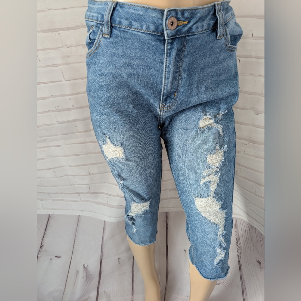 Mazy  - Women's Distressed Blue Cropped Jeans